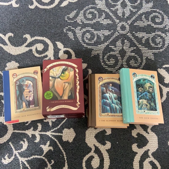 Series of Unfortunate Events Books 1,4,5,6,10,11 - Picture 2 of 4
